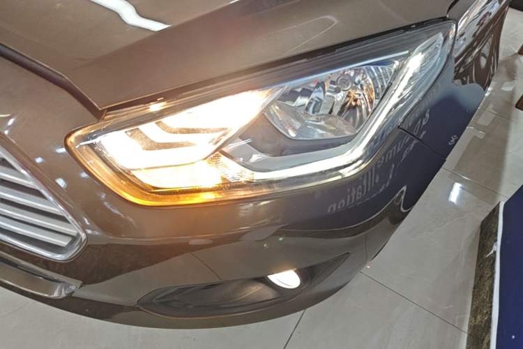 Used Ford Escort 2015 1.5L Manual Comfort Model Left Front Headlight