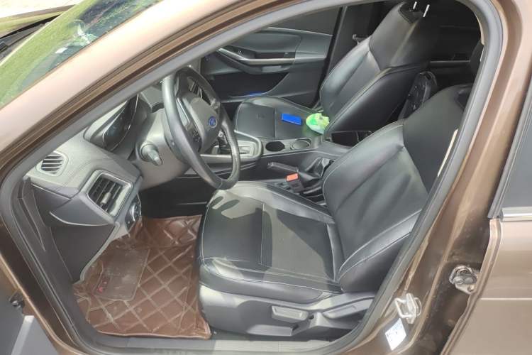 Used Ford Escort 2015 1.5L Automatic Fashion Model Left Front Seat