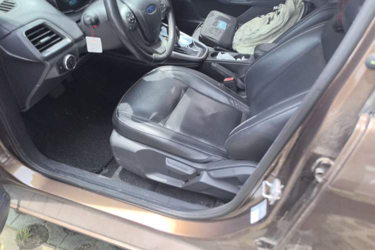 Used Ford Escort 2015 1.5L Automatic Fashion Model Left Front Seat