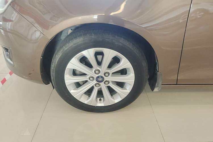 Used Ford Escort 2015 1.5L Automatic Fashion Model Left Front Wheel Hub