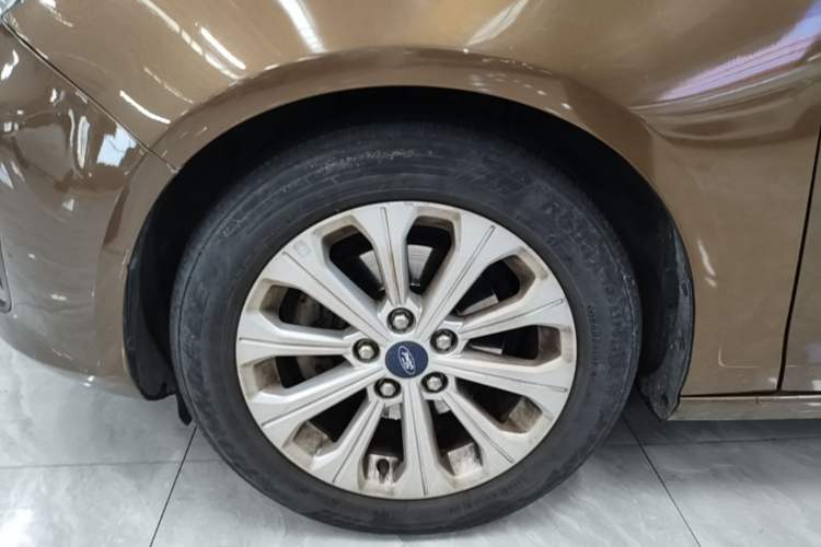 Used Ford Escort 2015 1.5L Automatic Fashion Model Left Front Wheel Hub