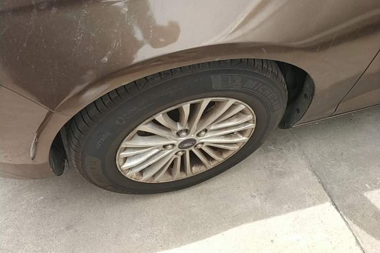 Used Ford Escort 2015 1.5L Automatic Comfort Edition Left Front Wheel Hub