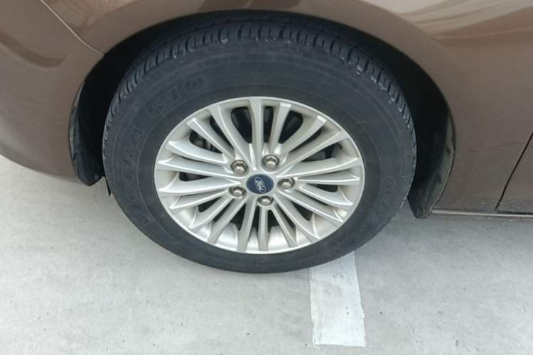 Used Ford Escort 2015 1.5L Automatic Comfort Edition Left Front Wheel Hub