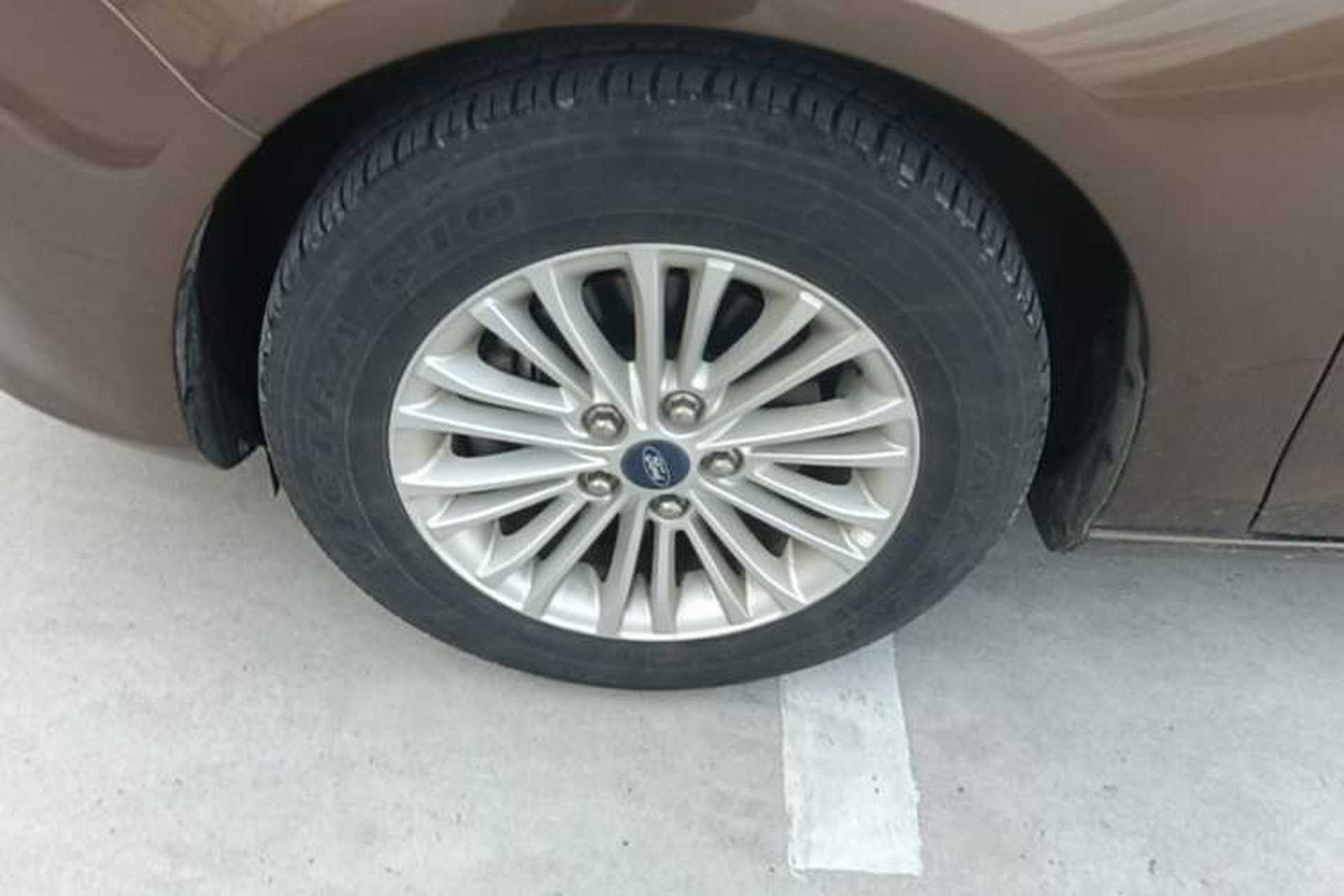 Used Ford Escort 2015 1.5L Automatic Comfort Edition Left Front Wheel Hub