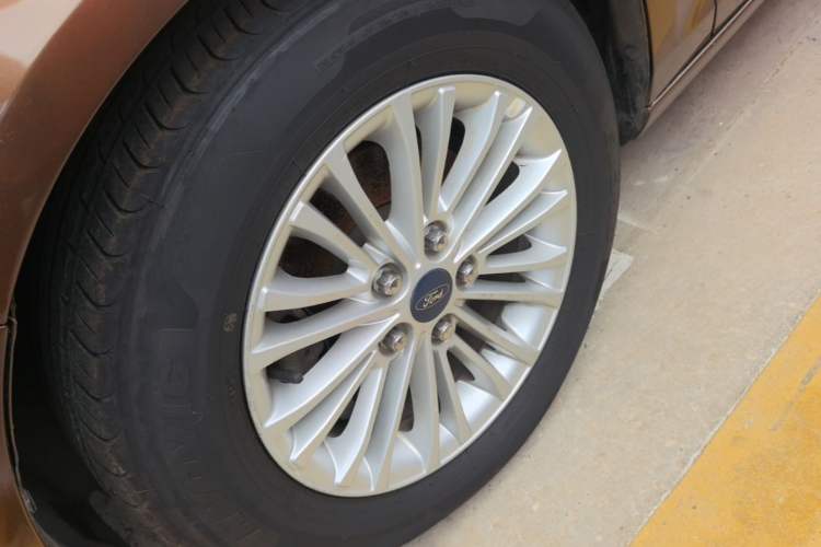 Used Ford Escort 2015 1.5L Automatic Comfort Edition Left Front Wheel Hub