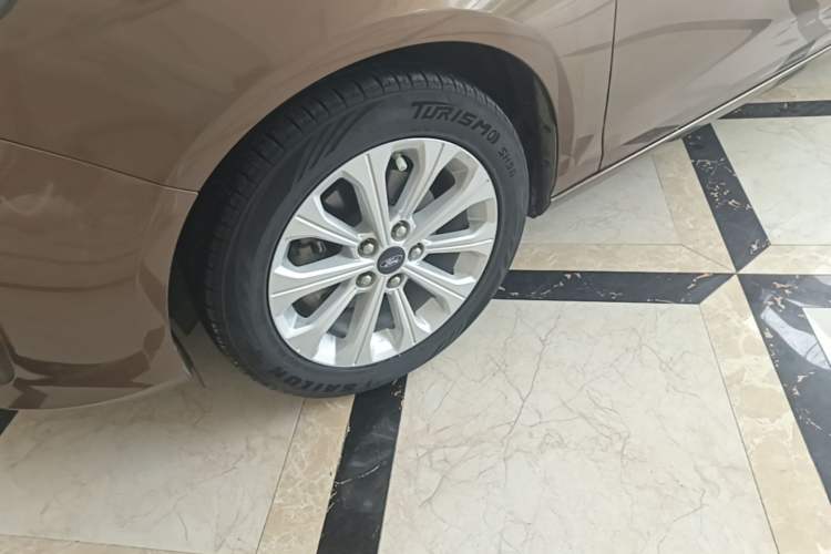 Used Ford Escort 2015 1.5L Automatic Fashion Model Left Front Wheel Hub