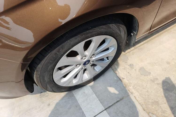 Used Ford Escort 2015 1.5L Manual Fashion Edition Left Front Wheel Hub