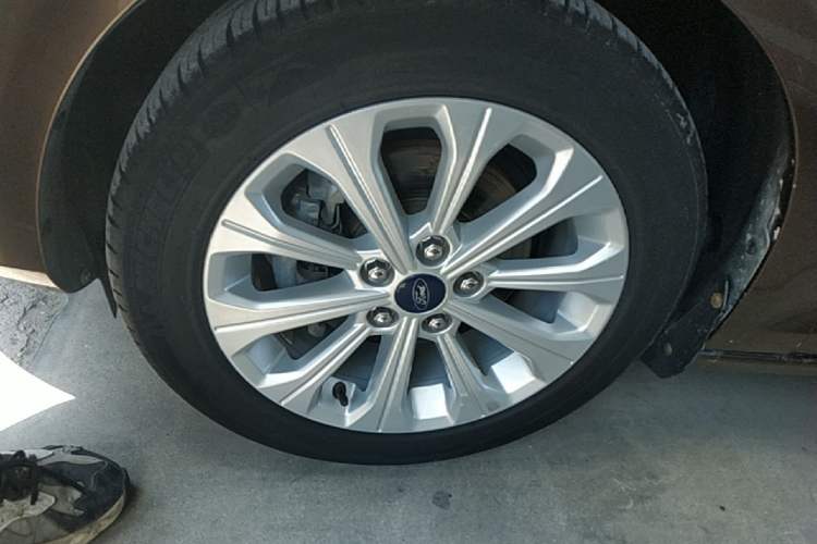 Used Ford Escort 2015 1.5L Automatic Fashion Model Left Front Wheel Hub