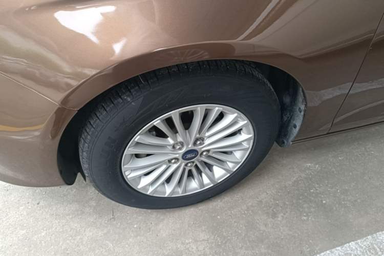 Used Ford Escort 2015 1.5L Automatic Comfort Edition Left Front Wheel Hub