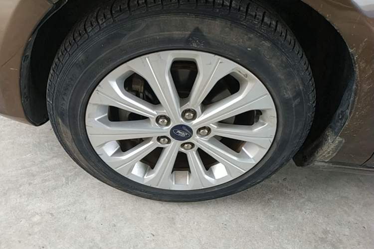 Used Ford Escort 2015 1.5L Automatic Fashion Model Left Front Wheel Hub