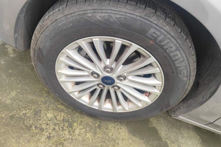 Used Ford Escort 2015 1.5L Automatic Comfort Edition Left Front Wheel Hub