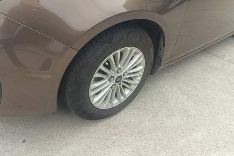 Used Ford Escort 2015 1.5L Manual Comfort Model Left Front Wheel Hub