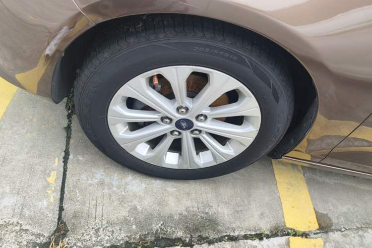 Used Ford Escort 2015 1.5L Automatic Fashion Model Left Front Wheel Hub