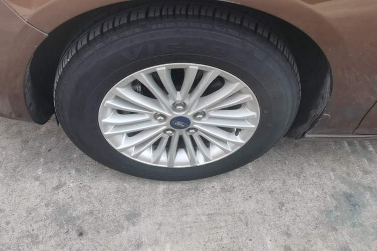Used Ford Escort 2015 1.5L Automatic Comfort Edition Left Front Wheel Hub