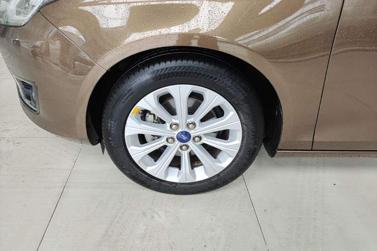 Used Ford Escort 2015 1.5L Automatic Fashion Model Left Front Wheel Hub