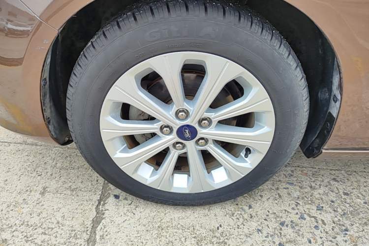 Used Ford Escort 2015 1.5L Manual Fashion Edition Left Front Wheel Hub