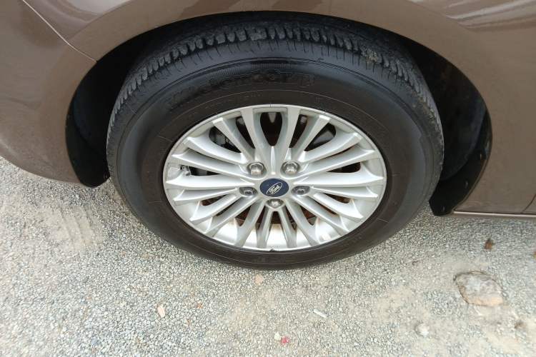 Used Ford Escort 2015 1.5L Automatic Comfort Edition Left Front Wheel Hub
