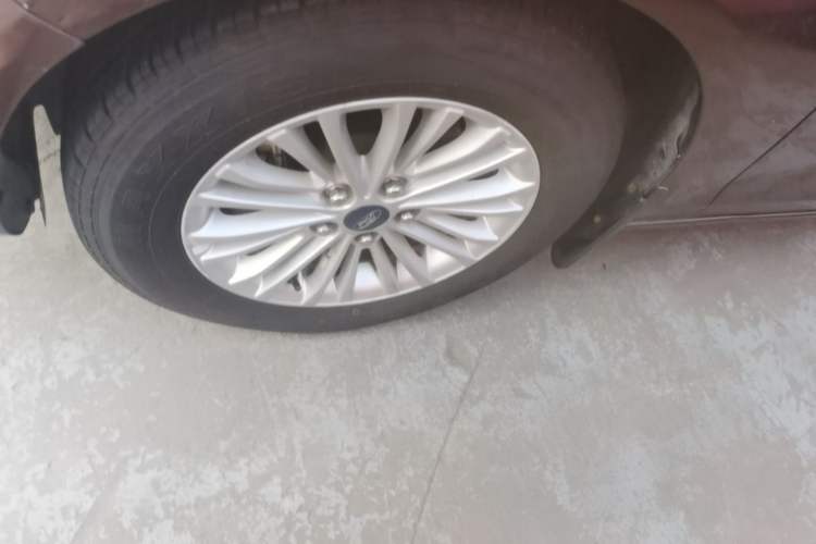 Used Ford Escort 2015 1.5L Automatic Comfort Edition Left Front Wheel Hub