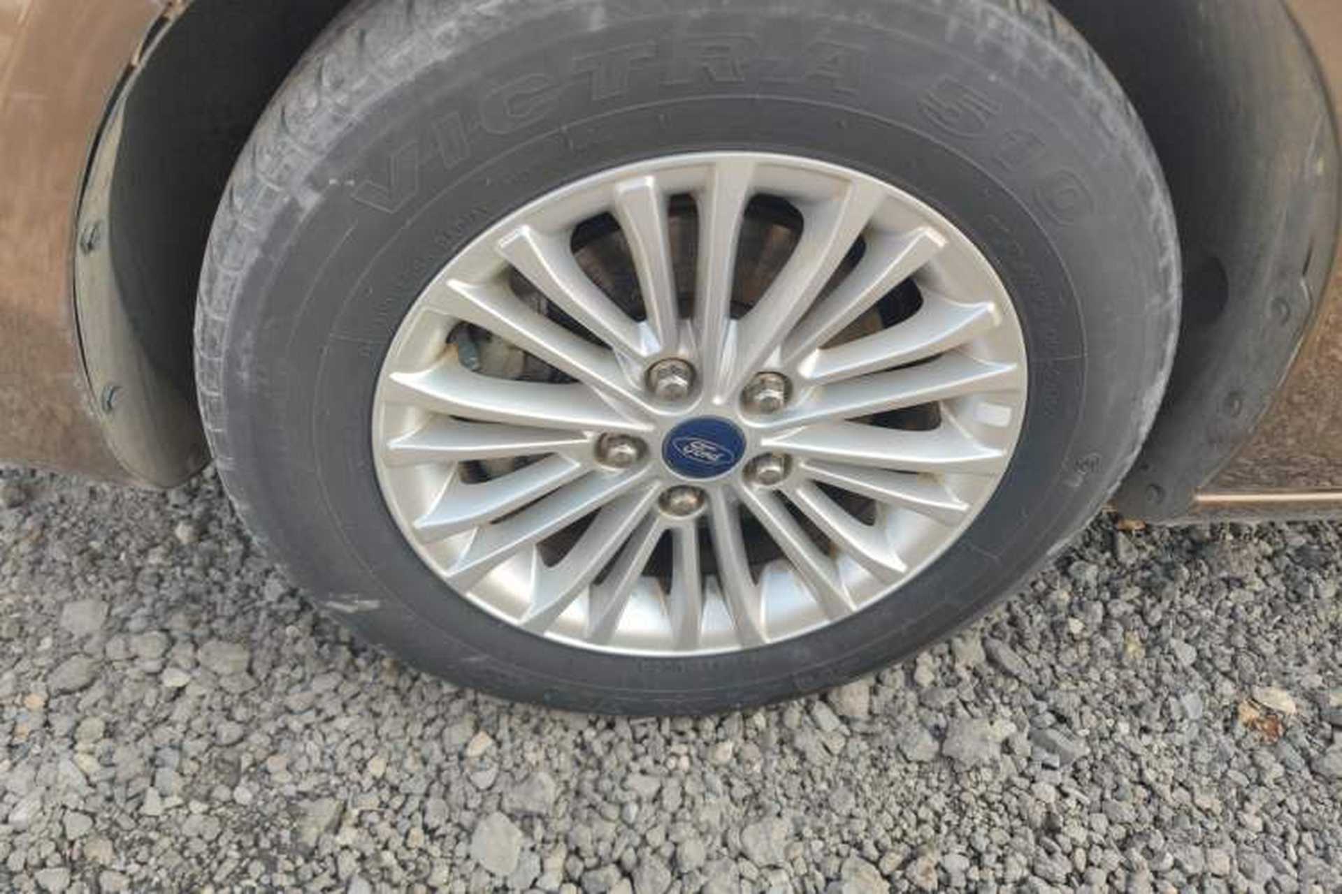 Used Ford Escort 2015 1.5L Automatic Comfort Edition Left Front Wheel Hub