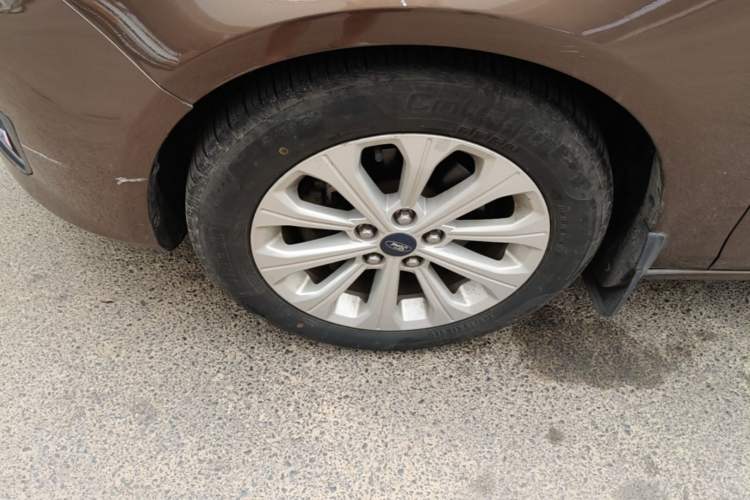 Used Ford Escort 2015 1.5L Automatic Fashion Model Left Front Wheel Hub