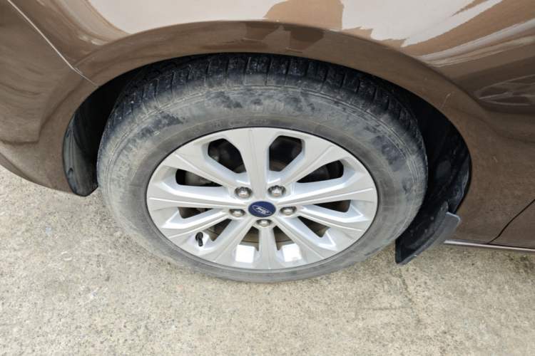 Used Ford Escort 2015 1.5L Automatic Fashion Model Left Front Wheel Hub
