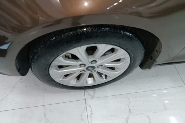 Used Ford Escort 2015 1.5L Automatic Comfort Edition Left Front Wheel Hub