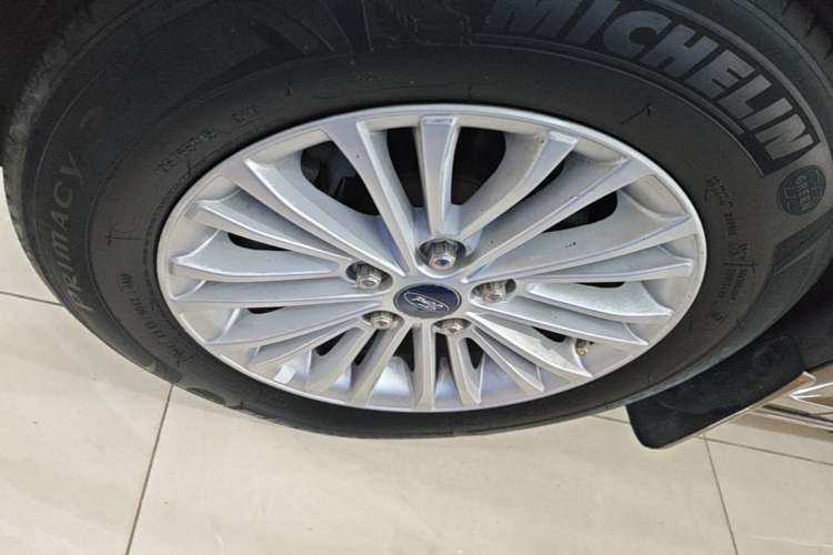 Used Ford Escort 2015 1.5L Manual Comfort Model Left Front Wheel Hub
