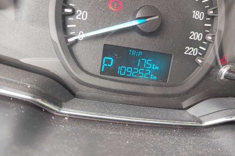 Used Ford Escort 2015 1.5L Automatic Fashion Model Odometer Close Up