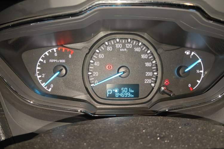 Used Ford Escort 2015 1.5L Automatic Fashion Model Odometer Close Up