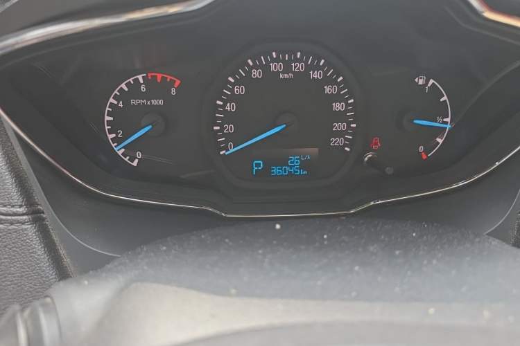 Used Ford Escort 2015 1.5L Automatic Fashion Model Odometer Close Up