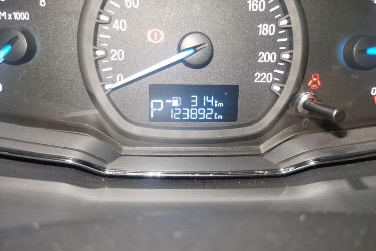 Used Ford Escort 2015 1.5L Automatic Fashion Model Odometer Close Up
