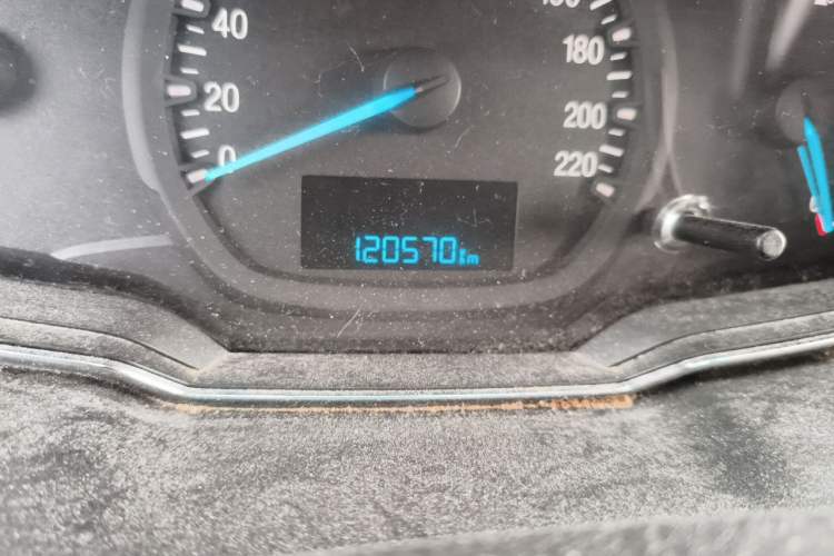 Used Ford Escort 2015 1.5L Automatic Fashion Model Odometer Close Up