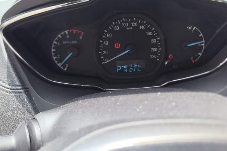 Used Ford Escort 2015 1.5L Automatic Fashion Model Odometer Close Up