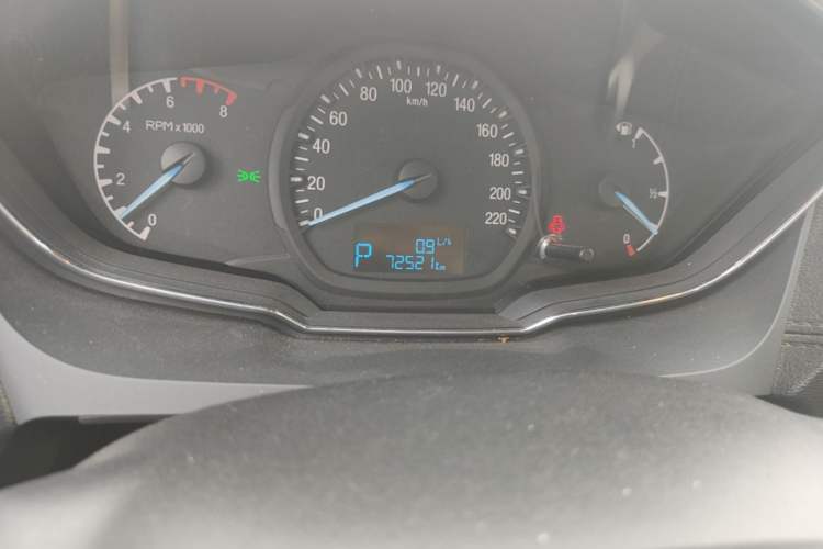 Used Ford Escort 2015 1.5L Automatic Fashion Model Odometer Close Up