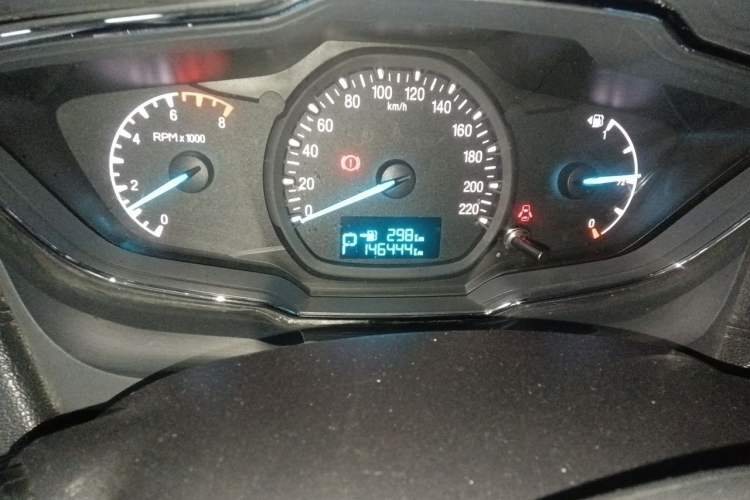 Used Ford Escort 2015 1.5L Automatic Fashion Model Odometer Close Up