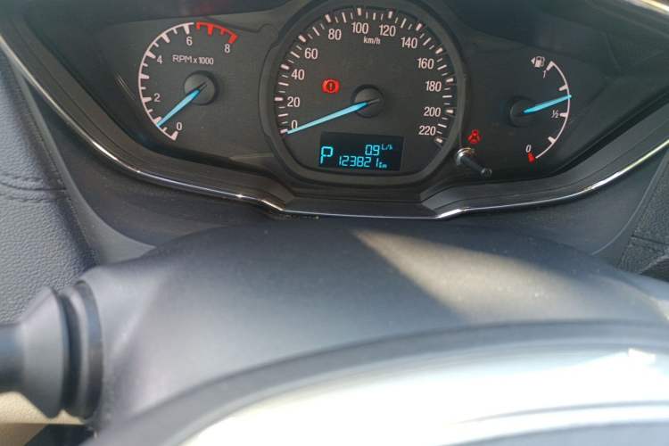 Used Ford Escort 2015 1.5L Automatic Fashion Model Odometer Close Up