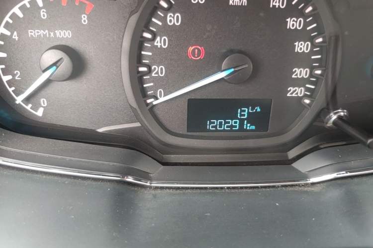 Used Ford Escort 2015 1.5L Manual Fashion Edition Odometer Close Up