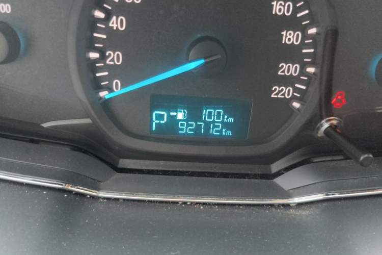 Used Ford Escort 2015 1.5L Automatic Fashion Model Odometer Close Up