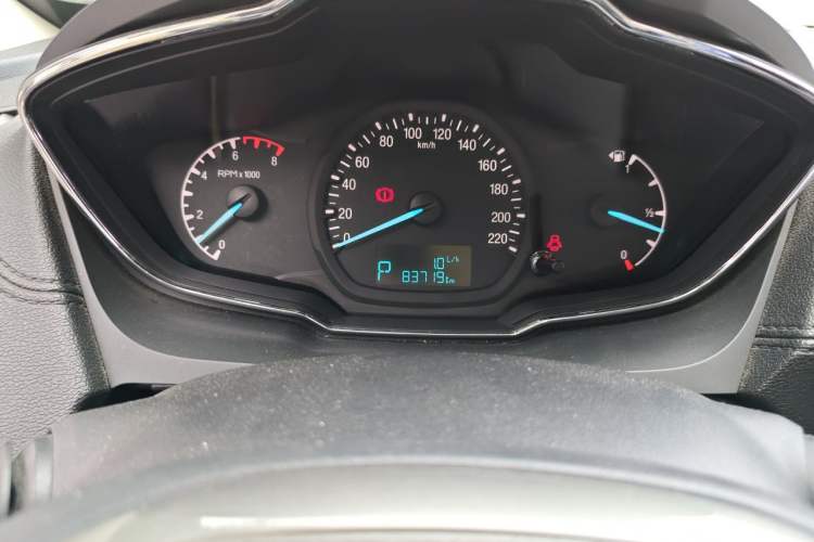 Used Ford Escort 2015 1.5L Automatic Fashion Model Odometer Close Up