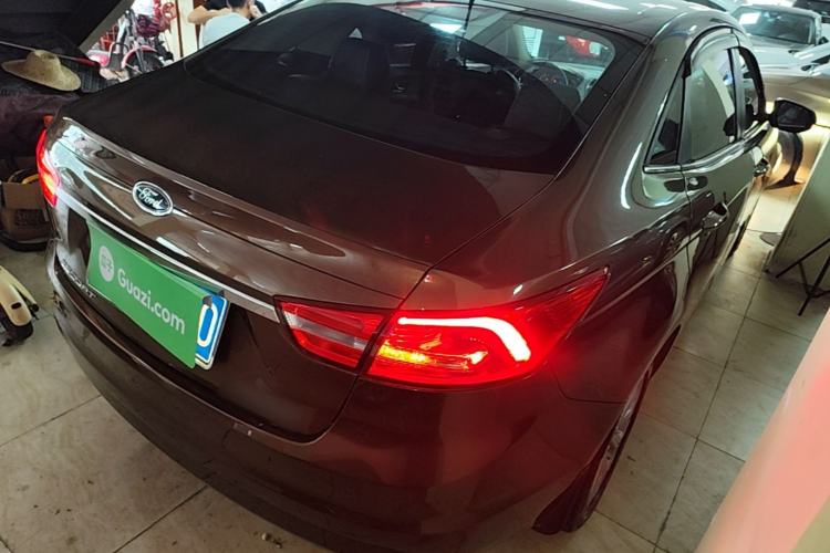 Used Ford Escort 2015 1.5L Automatic Fashion Model Rear Right 45 Deg