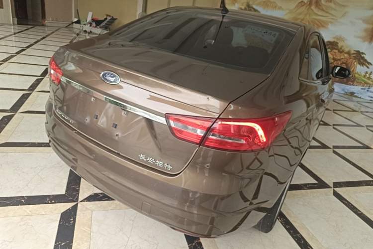 Used Ford Escort 2015 1.5L Automatic Fashion Model Rear Right 45 Deg