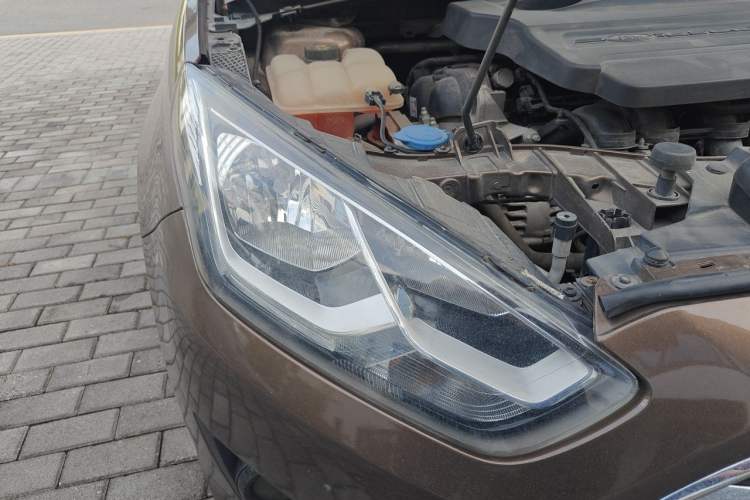 Used Ford Escort 2015 1.5L Manual Comfort Model Right Front Headlight