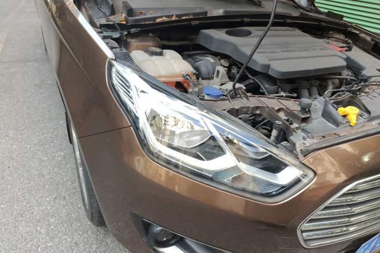 Used Ford Escort 2015 1.5L Manual Fashion Edition Right Front Headlight