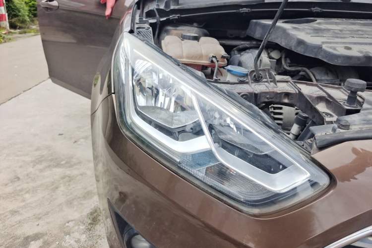 Used Ford Escort 2015 1.5L Manual Comfort Model Right Front Headlight
