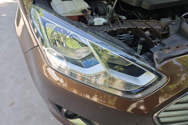 Used Ford Escort 2015 1.5L Automatic Fashion Model Right Front Headlight
