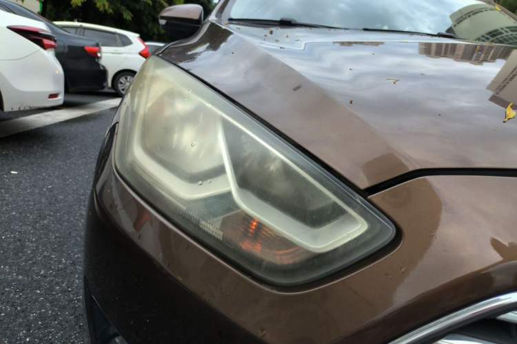 Used Ford Escort 2015 1.5L Automatic Fashion Model Right Front Headlight