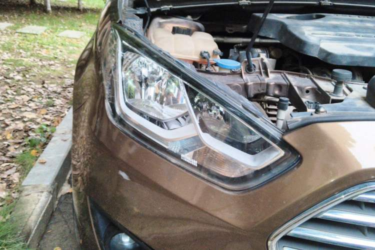 Used Ford Escort 2015 1.5L Automatic Comfort Edition Right Front Headlight