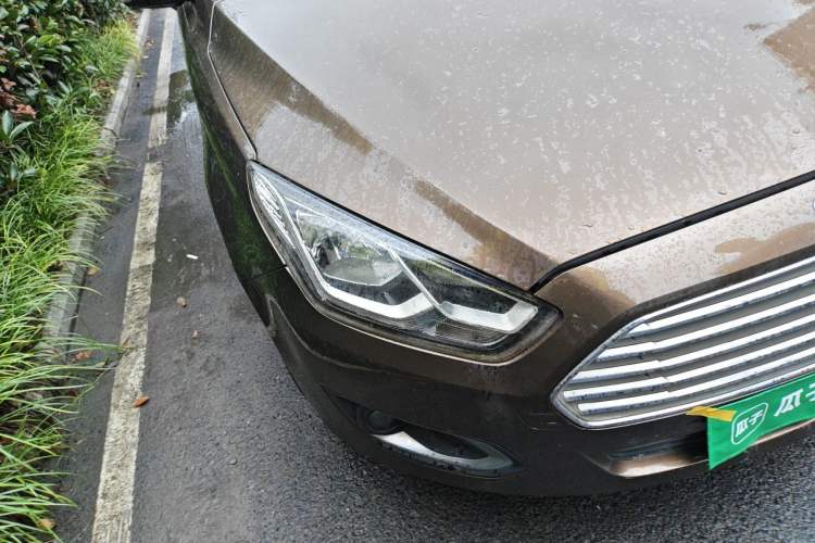 Used Ford Escort 2015 1.5L Manual Fashion Edition Right Front Headlight