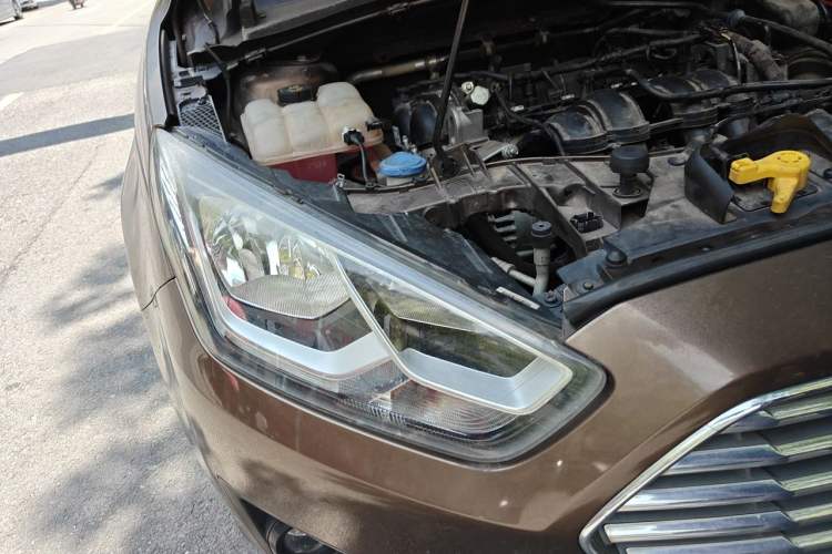 Used Ford Escort 2015 1.5L Automatic Fashion Model Right Front Headlight