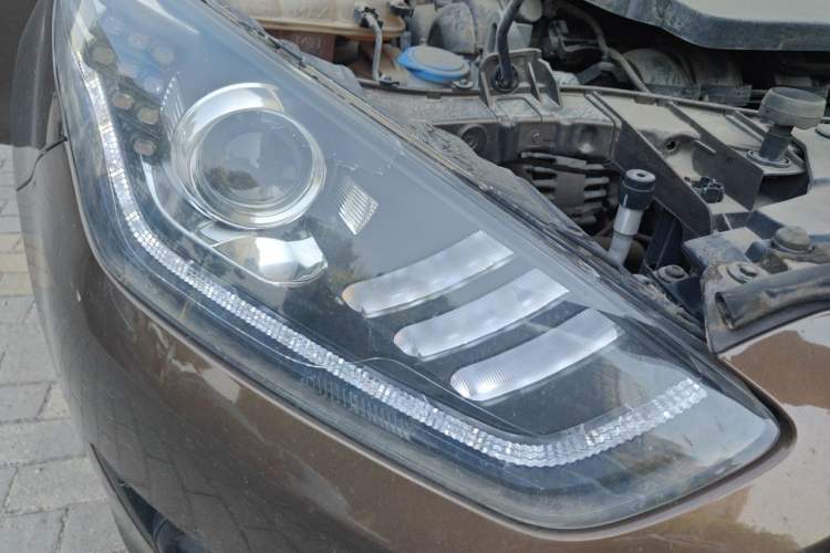 Used Ford Escort 2015 1.5L Manual Comfort Model Right Front Headlight